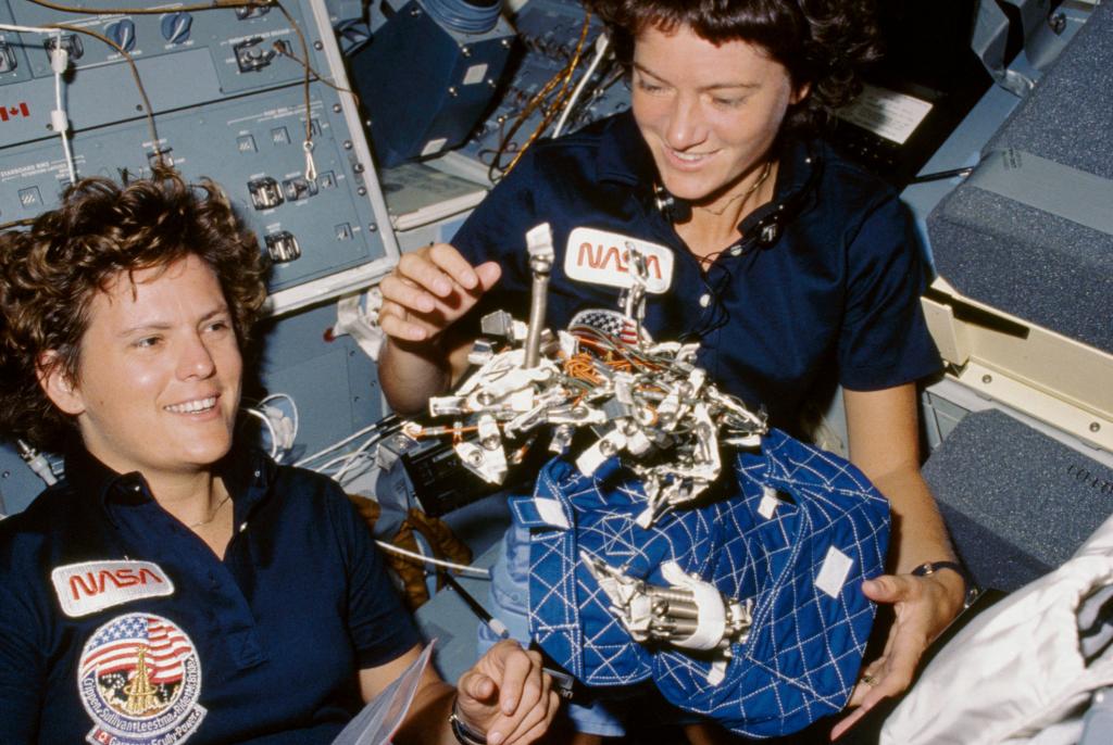 NASAJohnson's tweet photo. Happy #InternationalWomensDay! As of March 2020, 65 women have flown in space. Of these, 38 have worked long-duration aboard the @Space_Station. Their achievements will contribute to landing the first woman and next man on the Moon as part of #Artemis. https://t.co/LMtmwTX6VE https://t.co/xEJj9Ha4Ht