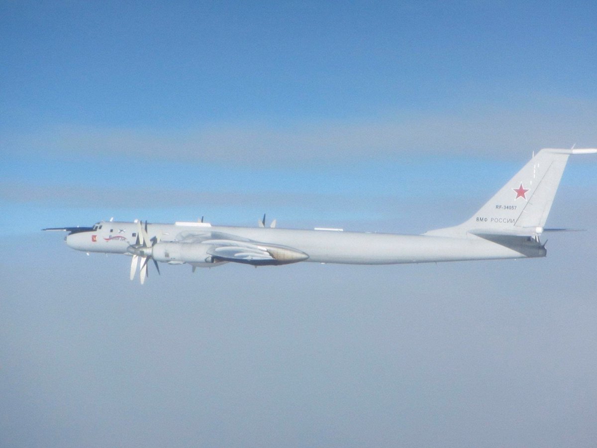 More photos from yesterday's flight with one Tu-142MK and a Tu-142MR aircraft with a MiG-31 escort. 3/ https://vk.com/milinfolive?w=wall-123538639_1373862