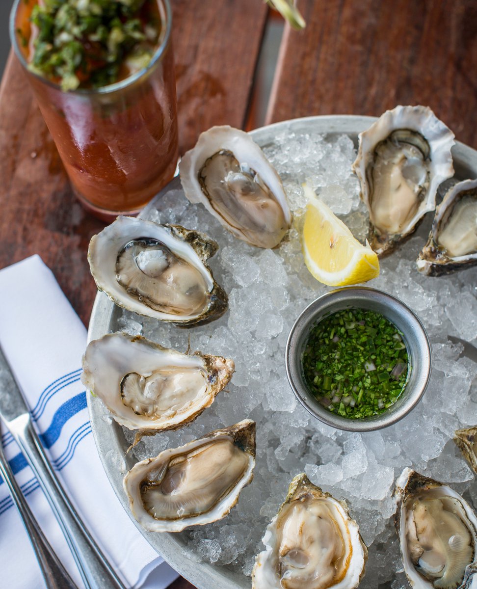 hogislandoyster's tweet photo. Oysters + Bloody Mary's to kick off your Sunday @ferrybuilding in SF. Talk about a (brunch) of champions! // #hogislandoysterco #hogislandsanfrancisco #oysters #sfferrybuilding https://t.co/m09JmDIxEt