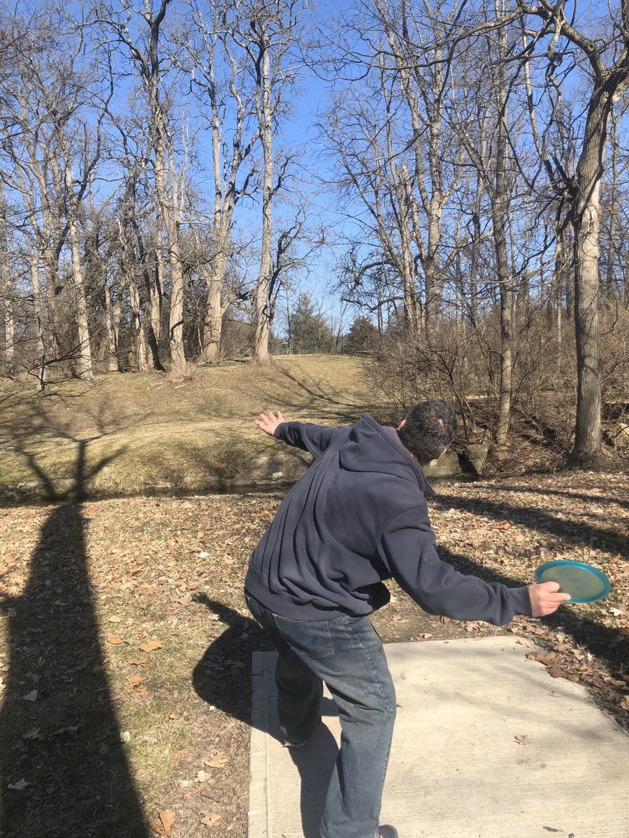 ZomBrieDust's tweet image. Look at that form! #HeCanThrowADisc #AwesomeCourse