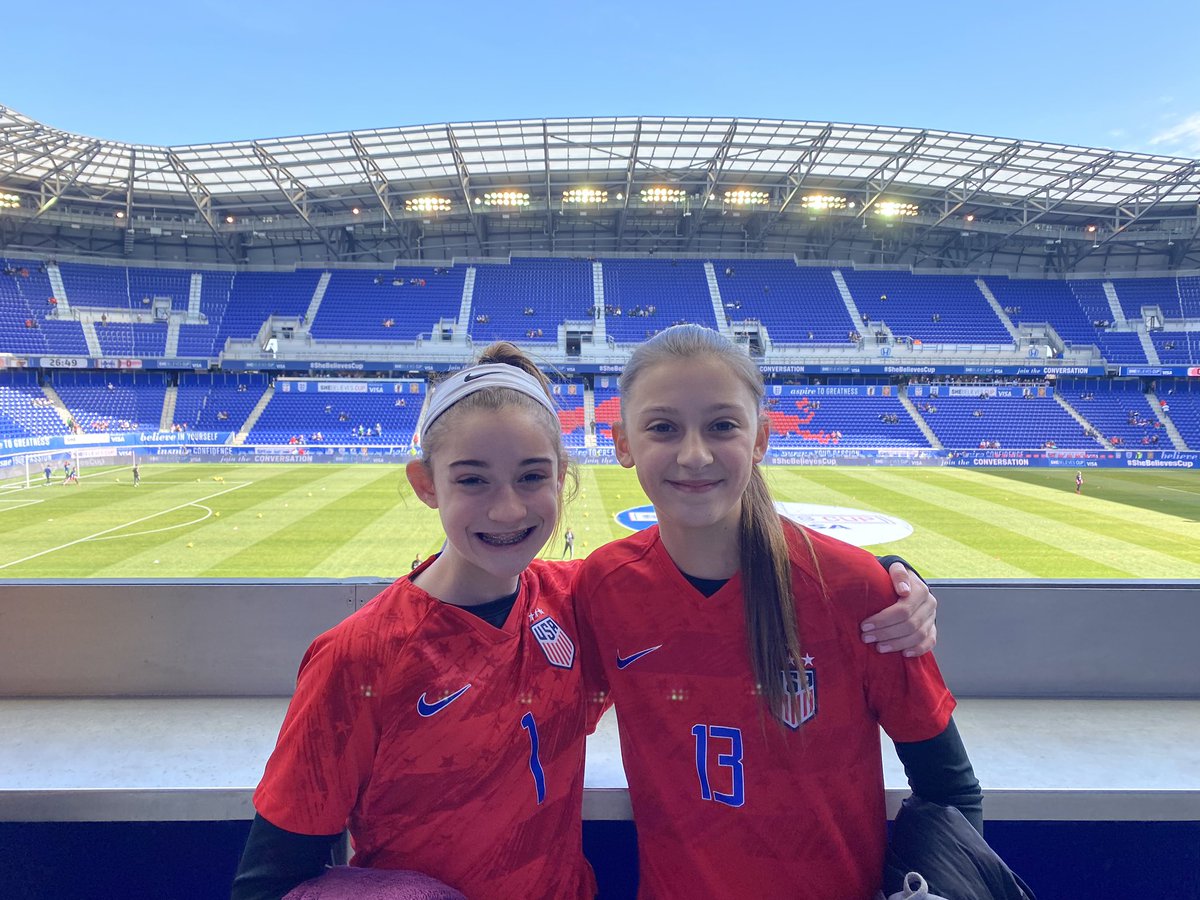 KH7465801641's tweet photo. Learning from and cheering for the best. Go USA #SheBelievesCup #NJODP 08 Red keeper and forward putting in the work. https://t.co/IXYLKWpbt1