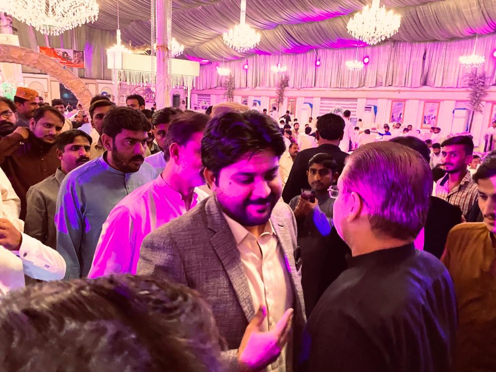 KhowajaShamsher's tweet photo. @Nazeer_Keerio &amp; Syed Tanveer Shah Sheerazi &amp; MPA Sarjeel Inam Memon Sb &amp; Junaid Memon.. Attend Wedding Ceremony Of Hasnain Ahmed  Pahore Brother of Uzair Ahmed Pahore  At Royal Banquet Hyderabad 
@AseefaBZ @BBhuttoZardari https://t.co/tohMk4J1Jh
