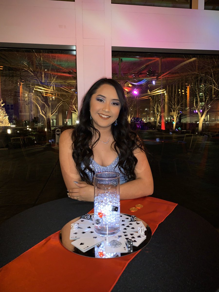 celestee0202's tweet photo. prom was ight š #prom20 https://t.co/mIVTMjVNx7