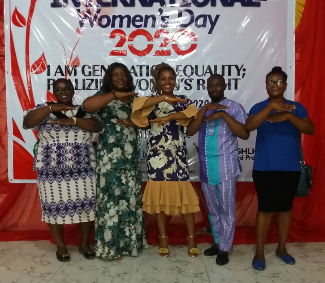 decodenigeria's tweet photo. Panelist

.... There should be a continuous sensitization and awareness on the rights of women. Women should be aware of those rights and learn how to speak out against any form of violence... Hon. Barr. Nonso Isiugo Arinze, Panelist
#InternationalWomensDay
#IWD2020
#Global https://t.co/UzKoFjGW3P