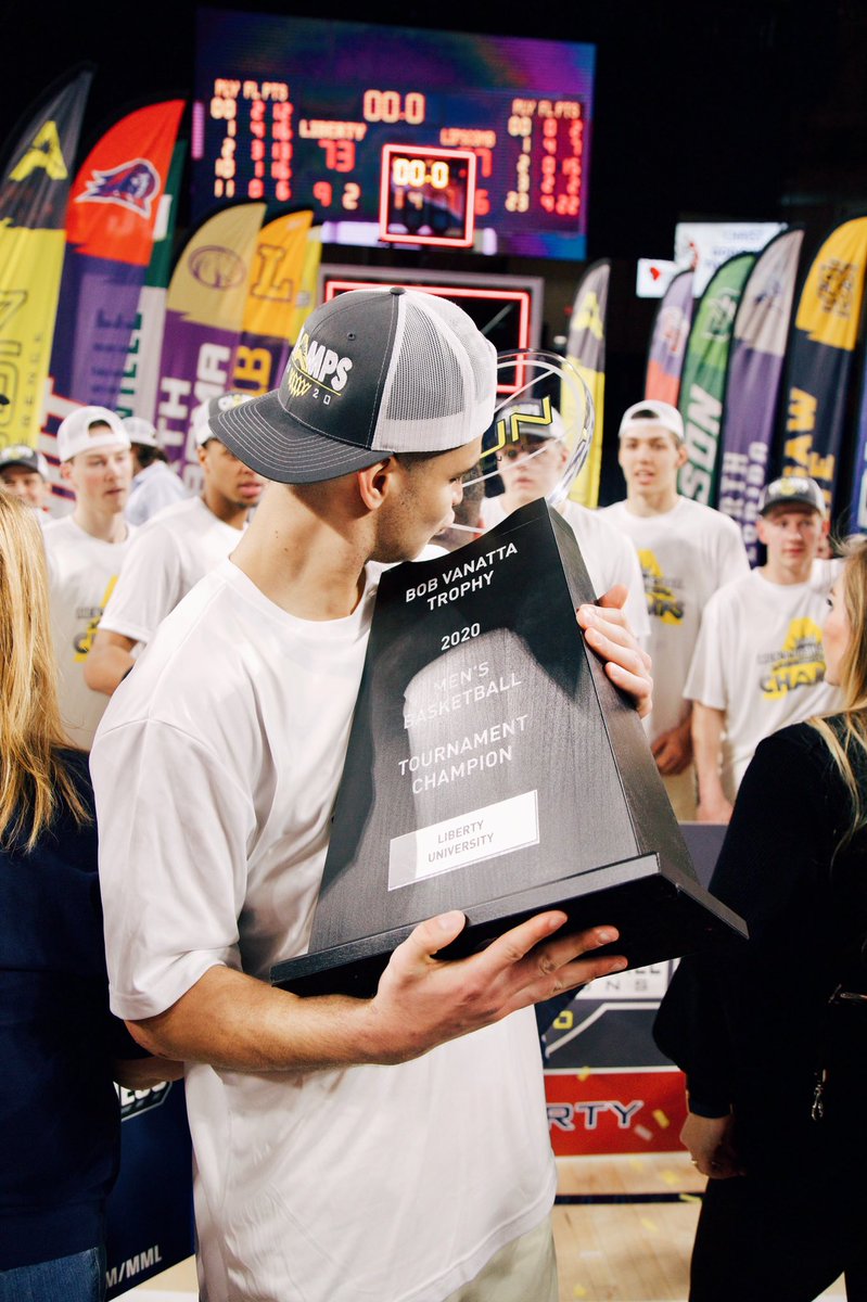 GameOnLU's tweet photo. Guess who is headed back to the NCAA Tournament? That’s right, it’s @LibertyMBB_ 💃🏼 #gameonlu https://t.co/lJaGUClNPk