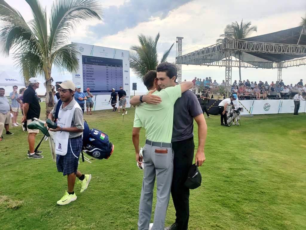 PGATAmericasESP's tweet photo. ¡Ante todo amigos! @raulp96 (-25) felicita a @BolaOrtiz15 (-26) por su presentación en el #EstrelladelMarOpen.

Friends above all! Mexico’s Raul Pereda (-25) congratulates his friend and countryman Alvaro Ortiz (-26) after putting together a great fight for the 🏆 in Mazatlan. https://t.co/j6CY6FuOfc
