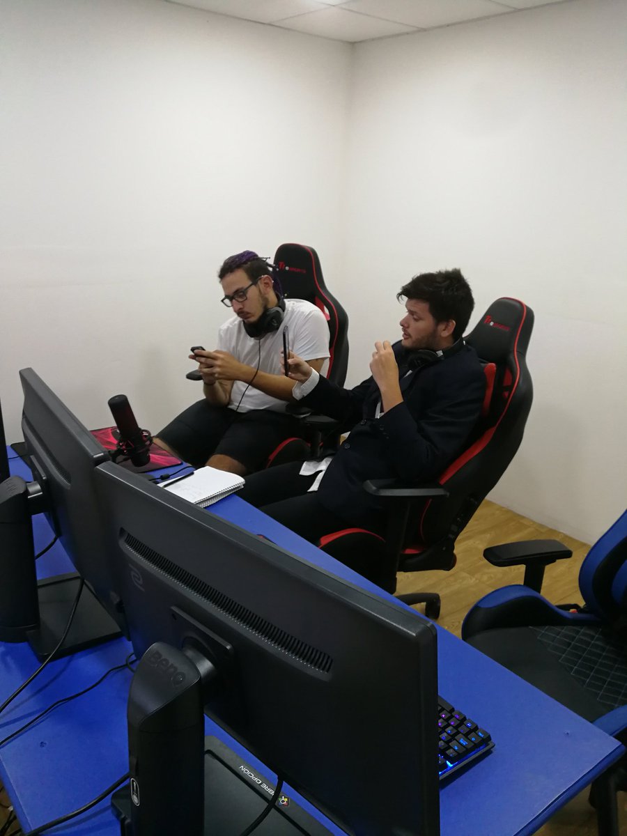 jaranaarg's tweet image. Les dejo un poco del detrás de escena del torneo de #fortnite que llevamos adelante para @PlayForFunok. Gracias a kelko, geeko glasses y a @EsportsLandArg .