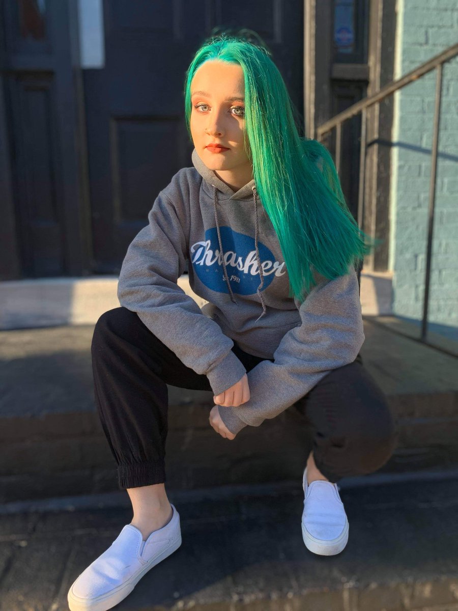 DFlynnderella's tweet photo. When your niece wants mermaid hair you make that shit happen ... makeup and hair by me ... @PulpRiotHair is the paint ... pictures by me https://t.co/YBazAdPfFN