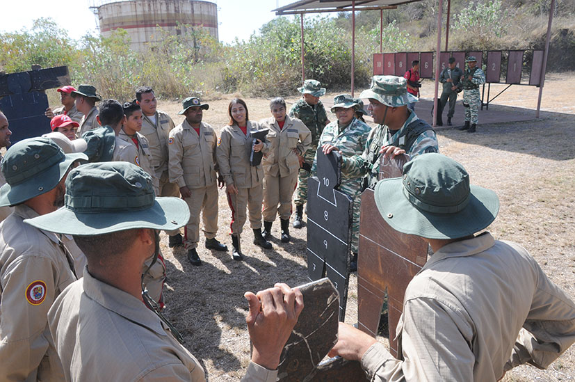 Alcasa_CVG's tweet photo. #EsNoticia 📝 l| En #CVGSidor el jefe del Estado Mayor de la Clase Obrera, @amarcanopsuv cumpliendo lineamientos del Comandante en Jefe, @NicolasMaduro dirige el Plan de Defensa Integral de las industrias, ADI 626 Octava Estrella de Bolívar.
#MiliciaObrera
@Adi626OCTAVAE https://t.co/zVsRpqyEaL