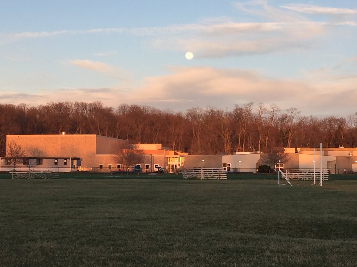 ClearyElizabeth's tweet photo. Moonrise above campus at The Miami Valley School. So proud of all we do here! https://t.co/Ro3doeedIh