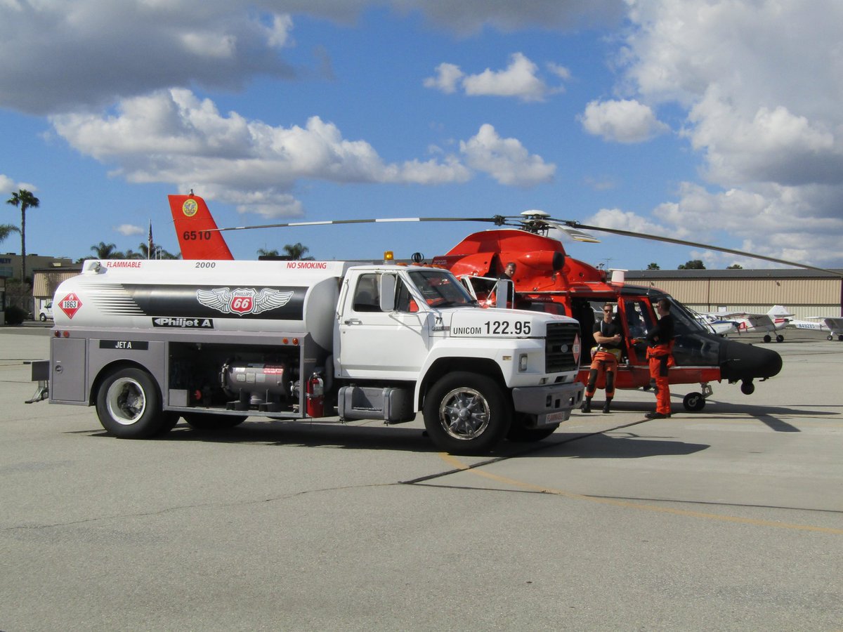 davidhcrocker's tweet photo. I visited #fullertonairport #kful on Sunday and had the pleasure to witness a #unitedstatescoastguard #uscg #eurocopter #mh65 #dolphin #helicopter
make a refueling stop. #planespotting #Fullerton #california #avgeek https://t.co/K84pk58Nqs