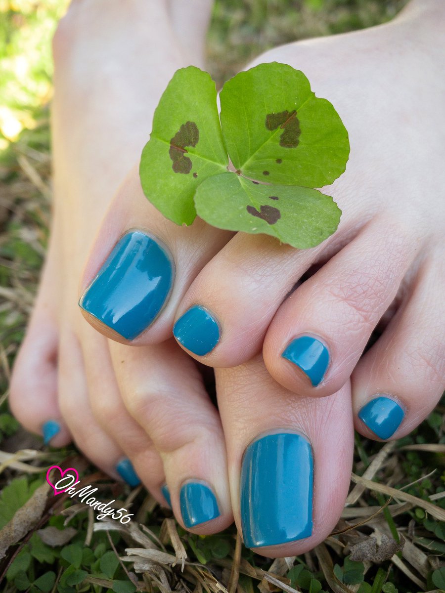 ☘️💙👣 #bluetoes #prettytoes #feet