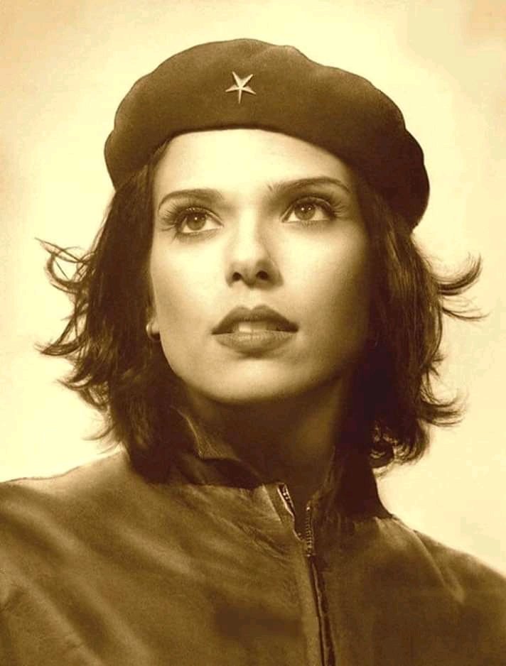 MMirambert's tweet photo. @DiazCanelB #Cuba la mujer es el centro de nuestro universo, todo el amor que le demos es poco. La mujer lo más hermoso y sagrado. https://t.co/bh7rn3fw7h