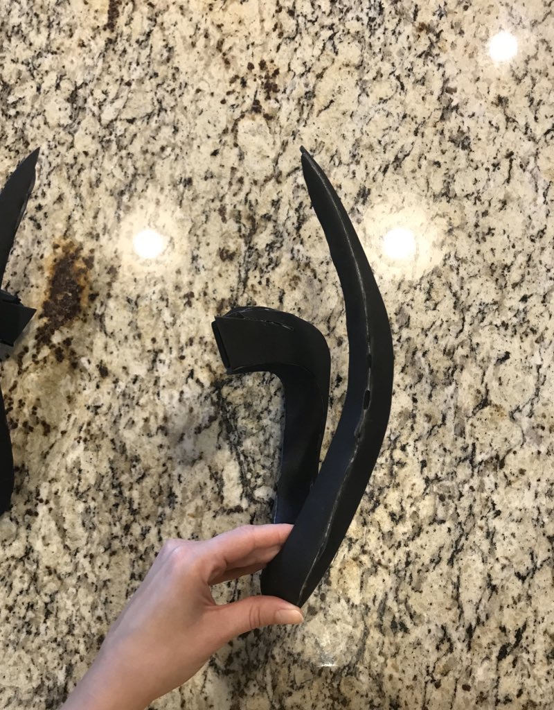 superkleiss's tweet photo. Finished the other horn for my #rubyofthesea cosplay, they’re more like sisters than twins at the moment, so I’ll need to take a heat gun to them.
#CriticalRoleCosplay #foamhorns #sunsetdragon https://t.co/Z6WuUA2UpU