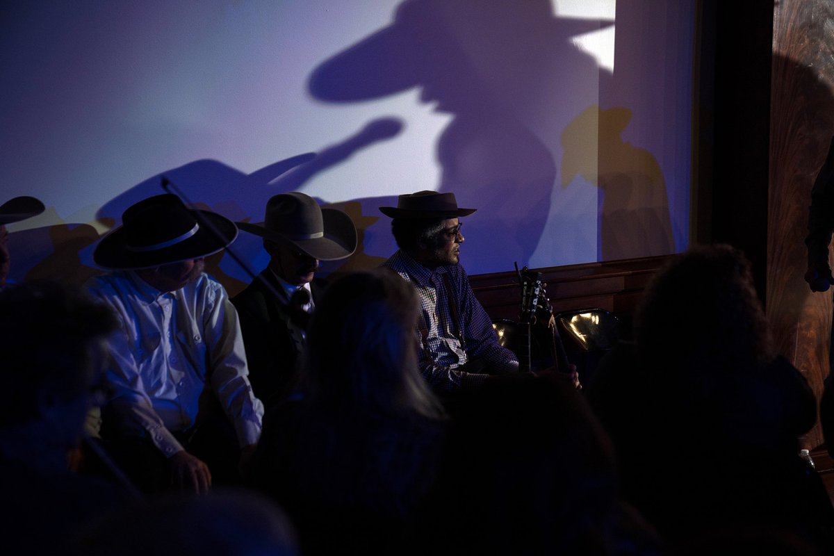 I recently photographed the talented @DomFlemons for @OutsideMagazine as he performed at <a href="/Westernfolklife/">Western Folklife</a> center. Dom is a Grammy-winning genius, and his 2018 album "Black Cowboys" is highly praised. Big thanks to Dom and editor Xian Chiang-Waren: bit.ly/38AoJlV