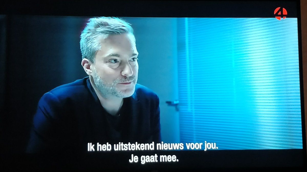 JLoeys's tweet photo. Ik tegen mijn hond wanneer ik mijn jas aandoe om naar het park te gaan. #DeMol https://t.co/Rbn0Hjoa9r