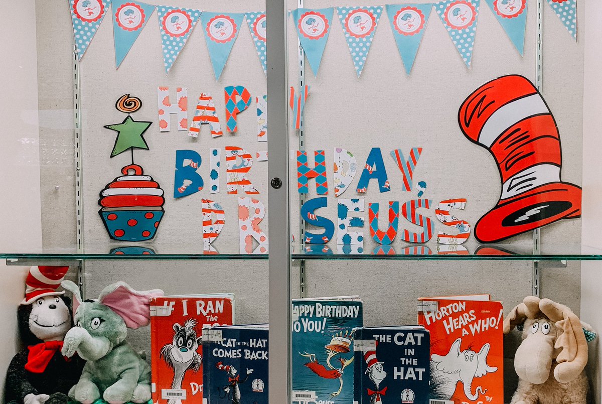 HessElmLibrary's tweet image. Miss Melanie heard about all of the fun #DrSeuss displays throughout #Schk12 and wanted in on the fun! 💙❤️🤍💙❤️🤍