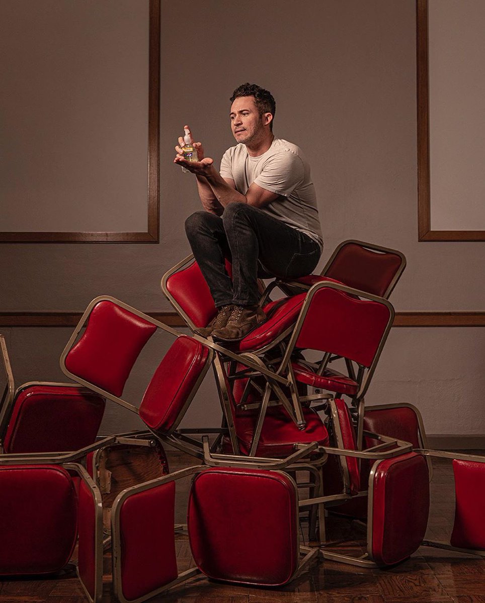 Justin_Willman's tweet photo. A paranoid coronavirus portrait story in 4 parts. Shot backstage last night at @LaughFest by the amazing @briankellyphoto. #MagicIRLtour https://t.co/ap9W1niQa7