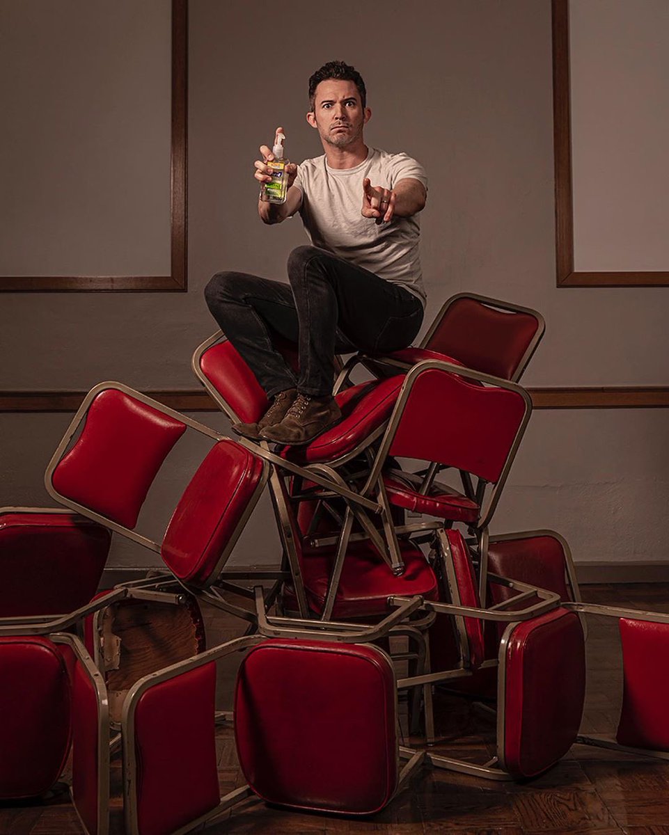 Justin_Willman's tweet photo. A paranoid coronavirus portrait story in 4 parts. Shot backstage last night at @LaughFest by the amazing @briankellyphoto. #MagicIRLtour https://t.co/ap9W1niQa7