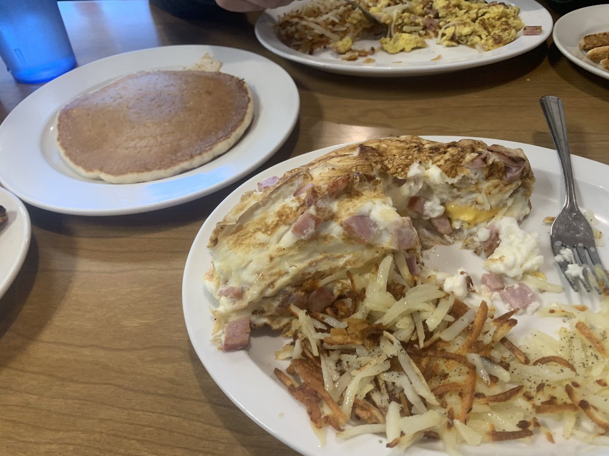 NPetracaj's tweet photo. Brunch brings me joy!!!!! #hcadulting https://t.co/kDGaDgI45J
