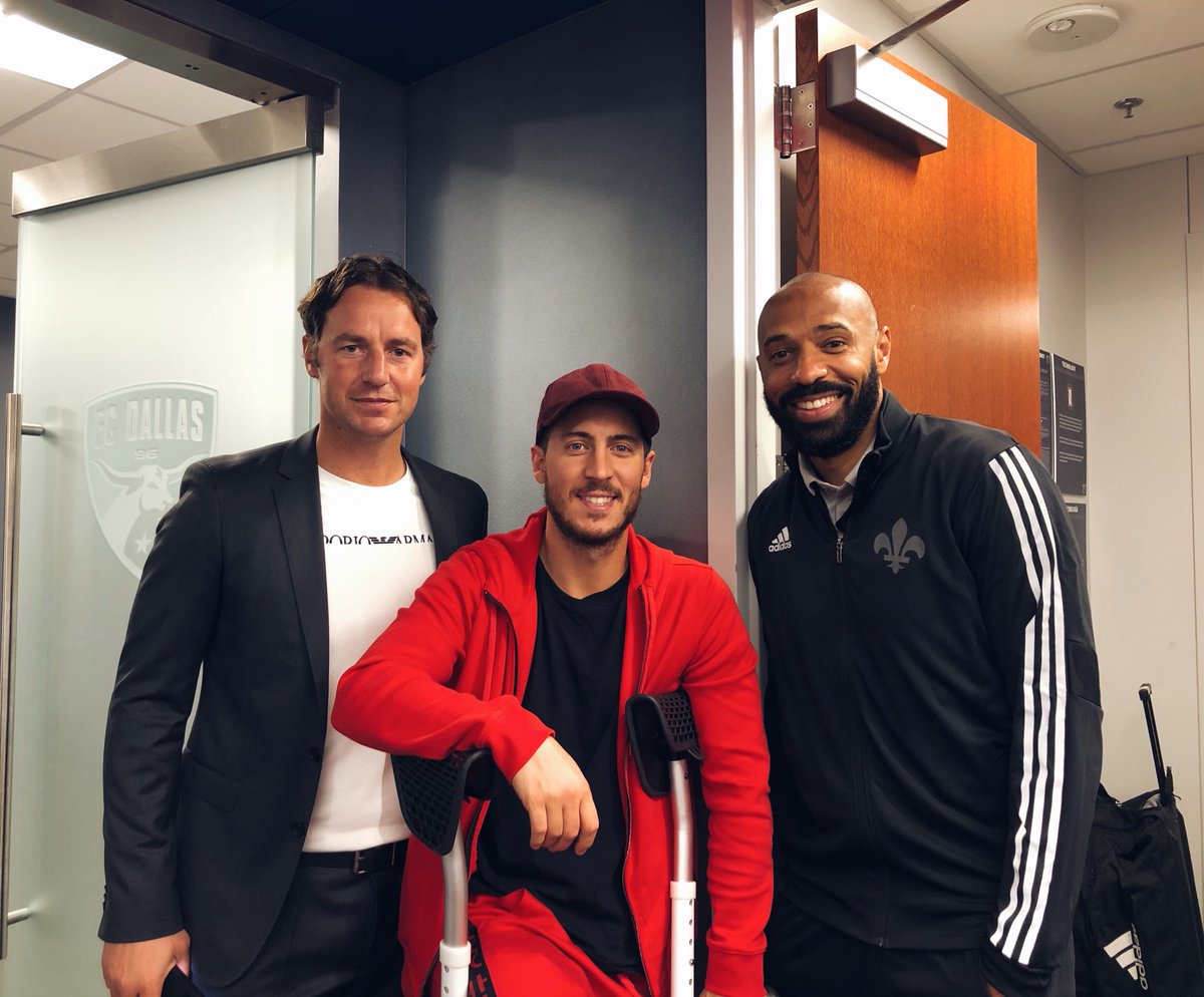 elchiringuitotv's tweet photo. 📸PRIMERA IMAGEN de HAZARD junto a Thierry HENRY tras pasar por QUIRÓFANO.

¡Nos vemos a las 11 de la noche en 'El SALÓN de @elchiringuitotv' en MEGA! https://t.co/WxBRm4KMsq