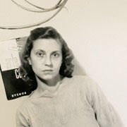 Lidy Prati (Argentina 1921-2008)Otra representante del arte concreto al que -sin embargo- algunos artistas argentinos llamaron “invencionismo” (manifiesto en 1946).Lidy se movió por diversos estilos de la abstracción influenciada -también- durante una época por Piet Mondrian.