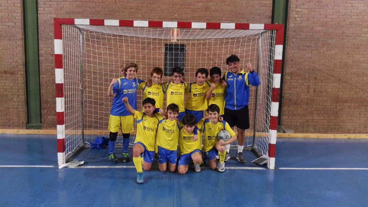 Extraesc's tweet photo. Fin de semana a tope!!! 🏆Con nuestros equipos de fútbol sala, voleibol y gimnasia rítmica participando en diferentes competiciones.
 Por y para los jóvenes como decía Don Bosco.🏀⚽🎉 @IMDSevilla @ecatolicsevilla @salesianotriana @SalesianosSMX @ondatriana https://t.co/pNLEVFseVk