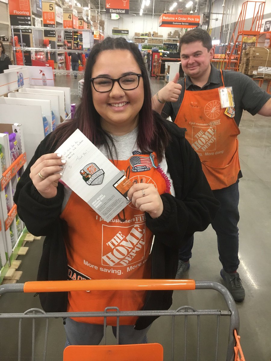 capone_angelo1's tweet photo. 9️⃣4️⃣9️⃣ Platinum recognition badges for Tayler D31 and Troy D23. Homer badges for Greg D26, Matt D26, Al D24 👀 look at Troy double fisted. Ty you for all your hard work and for all you do each and every day. 👍🏻👍🏻@PhilHD949 @CoreyLiliston @jenfullerHD https://t.co/SigjkzFKoE