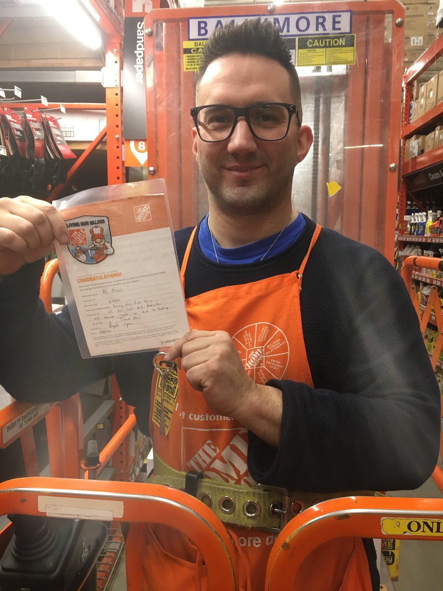 capone_angelo1's tweet photo. 9️⃣4️⃣9️⃣ Platinum recognition badges for Tayler D31 and Troy D23. Homer badges for Greg D26, Matt D26, Al D24 👀 look at Troy double fisted. Ty you for all your hard work and for all you do each and every day. 👍🏻👍🏻@PhilHD949 @CoreyLiliston @jenfullerHD https://t.co/SigjkzFKoE