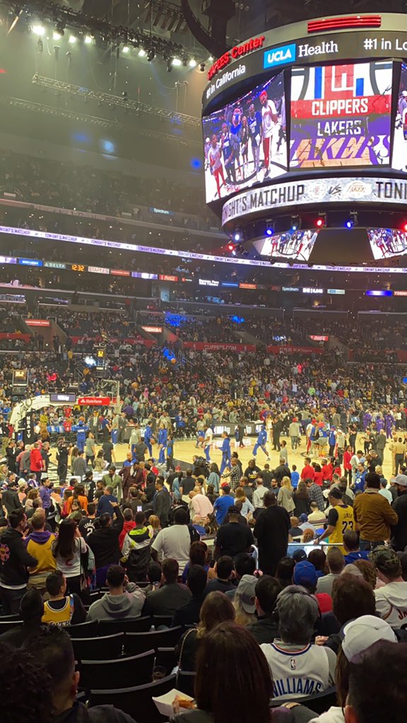 Bradley4pt0's tweet photo. Lakers Clippers. Enough said #lashowdown https://t.co/zoUYk2BqIw