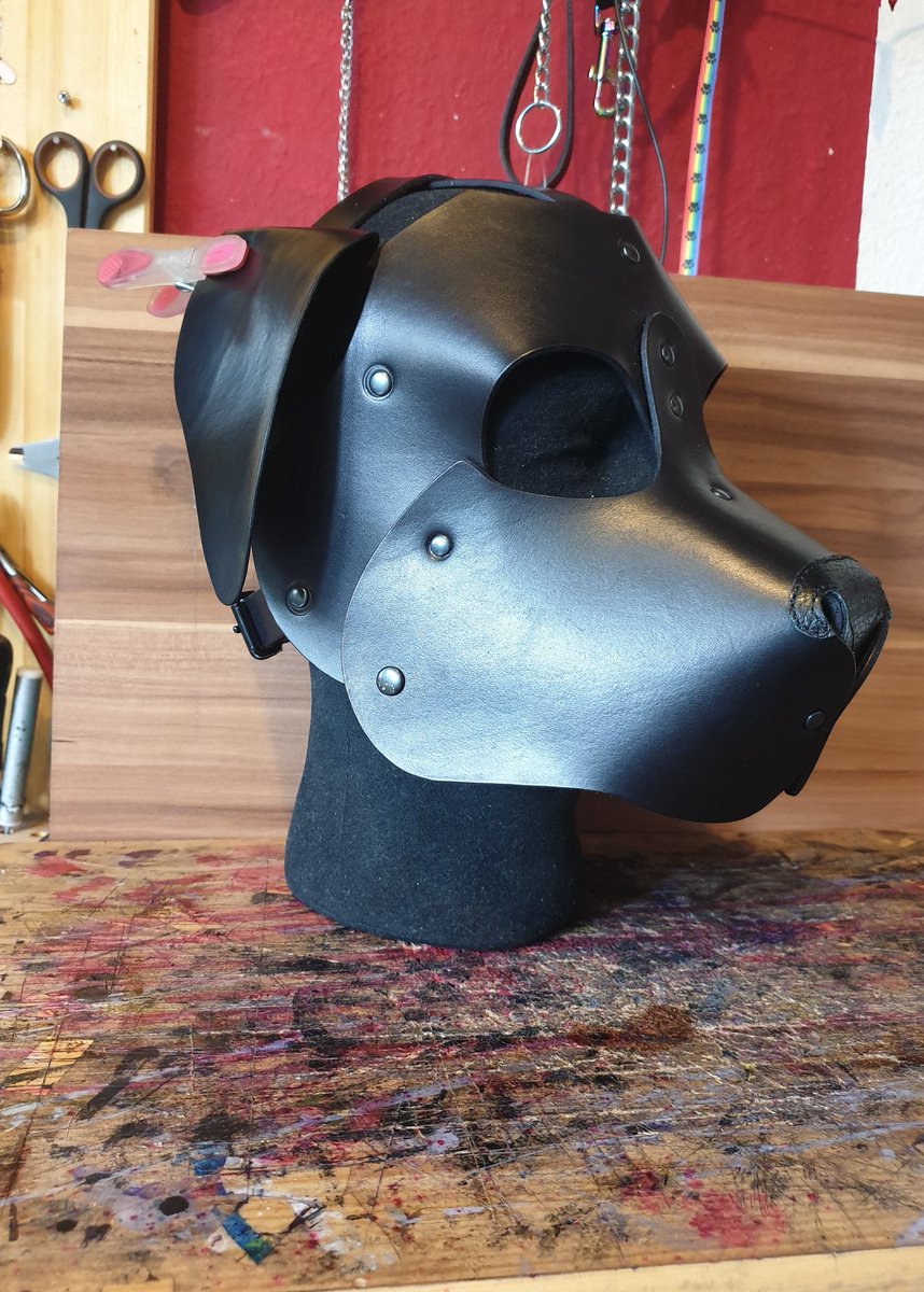 chillis_leather's tweet photo. Working on a cute custom black labby hood for @/coach_timelord from Instagram ^_^
#labradormask #pupplay #petplay #petplaygear https://t.co/kg59bV1hW1