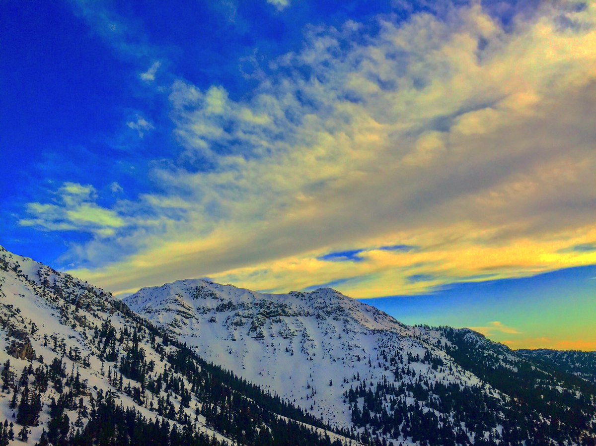 ilyasbasak_'s tweet photo. #view #march #sunset #mountains #snow #sky #nature #clouds #colorful #trees #beautiful #picoftheday #enjoynature #Beautifulview #Sunsetlovers #Sunsetniper #sunday #myphoto https://t.co/RnRdQvlkzw