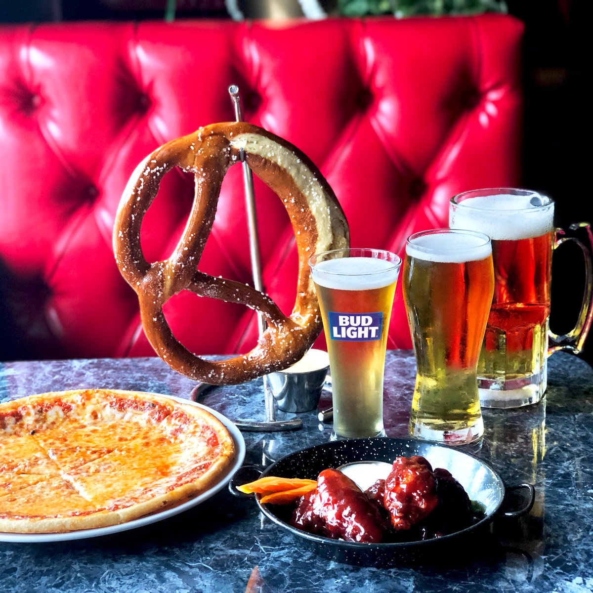 It’s still #FootballSeason. 🏈

Come cheer on your favorite #XFL team while enjoying one of our favorite D&amp;E specials — the <a href="/budlight/">Bud Light</a> combo!