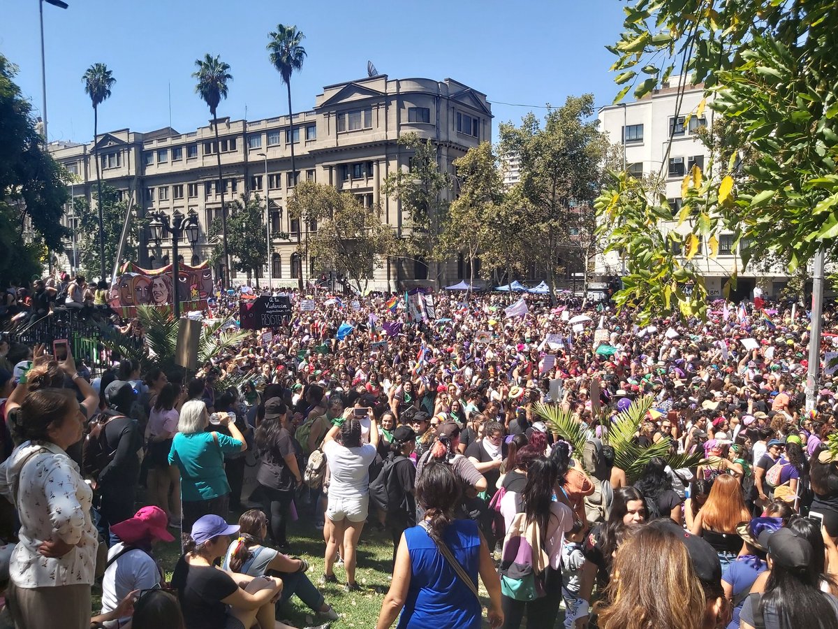 AAlerces's tweet photo. En este importante día donde las mujeres reivindican su lucha por la igualdad en la sociedad, desde la asamblea los alerces apoyamos las demandas de justicia y libertad. #8M2020 #MarchaFeminista https://t.co/SWQ1CObsQA