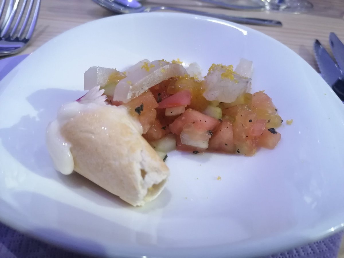 NuRiAsAnChEz__'s tweet photo. No me puede apetecer más celebrar el Día de la Mujer disfrutando de la cocina de estas mujeres enormes. 🔝🔝🔝 ¡Al lío! #Saborarte #Cieza Primer plato de @LaCavadeRoyan
¡Espectacular! @saborartecieza https://t.co/BFEQgJNeDG