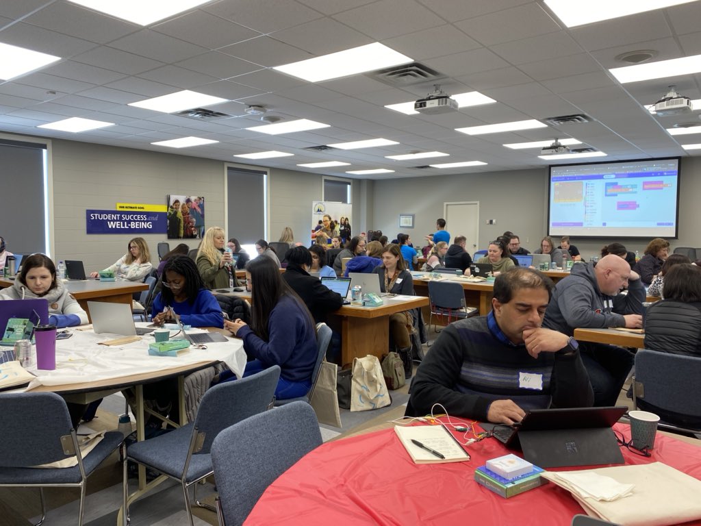 Mr_Bryan06's tweet photo. #educators are hard at work completing activities with the #Microbit #ScratchCoding #MakeCode #CodeCreateTeach #Edmonton #CanCode #Kids2030 https://t.co/P3F0ApO549