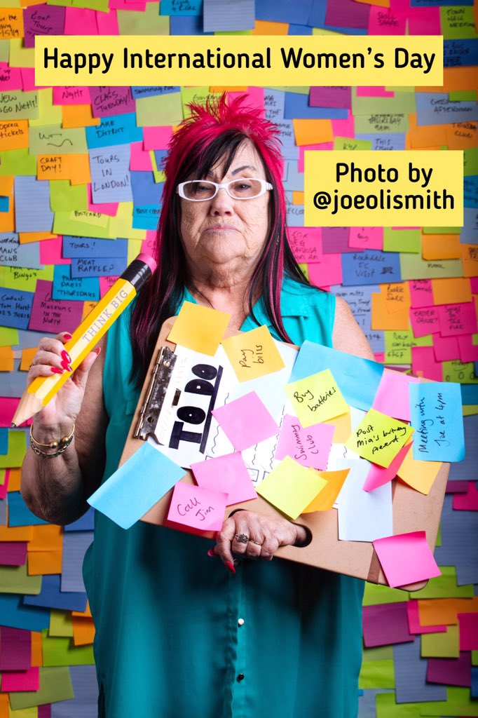 artwith_heart's tweet photo. Happy #InternationalWomensDay!
Today we’re celebrating Farida & Emily, who are part of our exhibition ‘Old Stock, New Stock’, which combats stereotypes of ageing in stock photography.
Both portraits are currently on display @HOME_mcr #ManchesterOpen2020
📸 @Joeolismith https://t.co/ZyhUVR2yfA