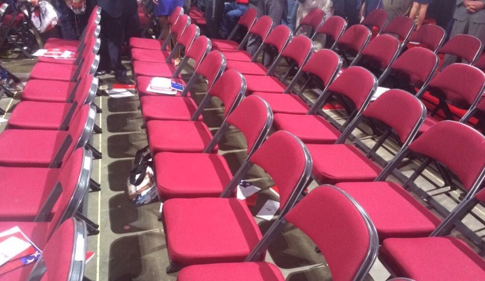 grannysidney's tweet image. Creative are Berners ❤️ Empty our seats Build a fence Silence us But even when all the lights are dim or completely out we will be seen #NotNeUs #BigUs🗳 #BoomersForBernie 🗳✅