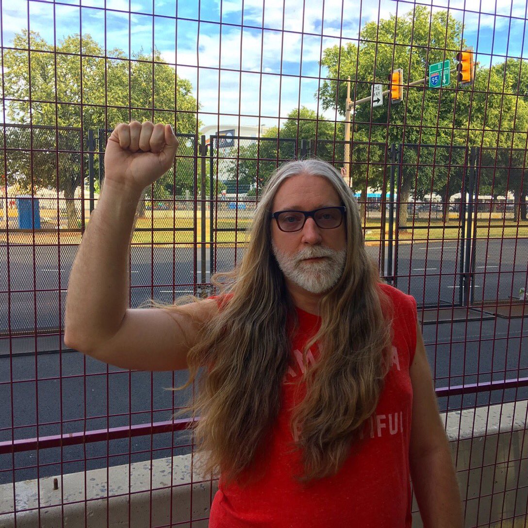 grannysidney's tweet image. Creative are Berners ❤️ Empty our seats Build a fence Silence us But even when all the lights are dim or completely out we will be seen #NotNeUs #BigUs🗳 #BoomersForBernie 🗳✅