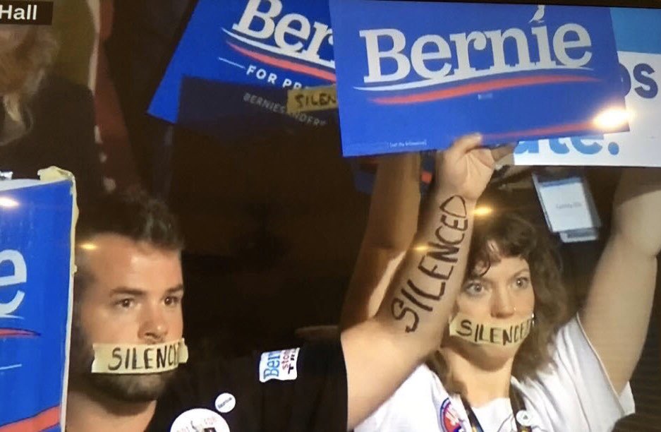 grannysidney's tweet image. Creative are Berners ❤️ Empty our seats Build a fence Silence us But even when all the lights are dim or completely out we will be seen #NotNeUs #BigUs🗳 #BoomersForBernie 🗳✅