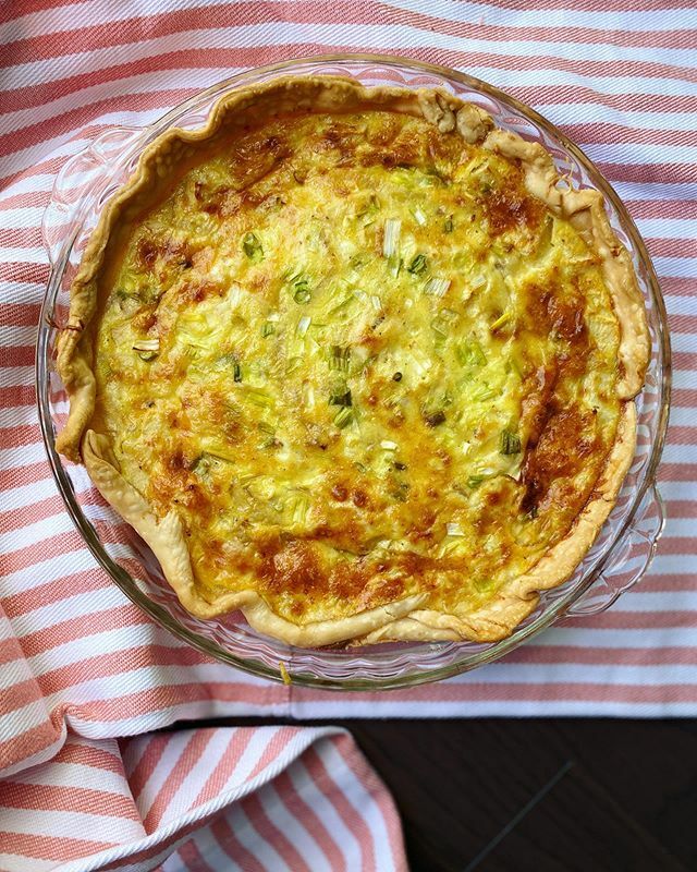 Onion, ham, apple and Irish cheddar quiche 🥧 😊.
.
.
.
. .
.
.
.
#baking #sundaymorning #shaycanmake #shaycanbake #quiche #bake #cooking #breakfast #brunch #baker ift.tt/3cD99Jz
