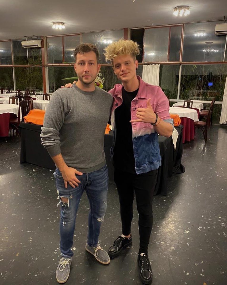 uy_marketing's tweet photo. Noche única de la mano de @lionelferro
#MARKETING DIGITAL <eficaz /rentable /medible / productivo> 🧠
#UYmarketingdigital #marketingdigital #uruguay #rrss #redessociales #audiovisual #verano2020 #piriapolis #puntadeleste #comunitymanagement #communitymanager #uruguaynatural #UY https://t.co/XsDFky9oSX