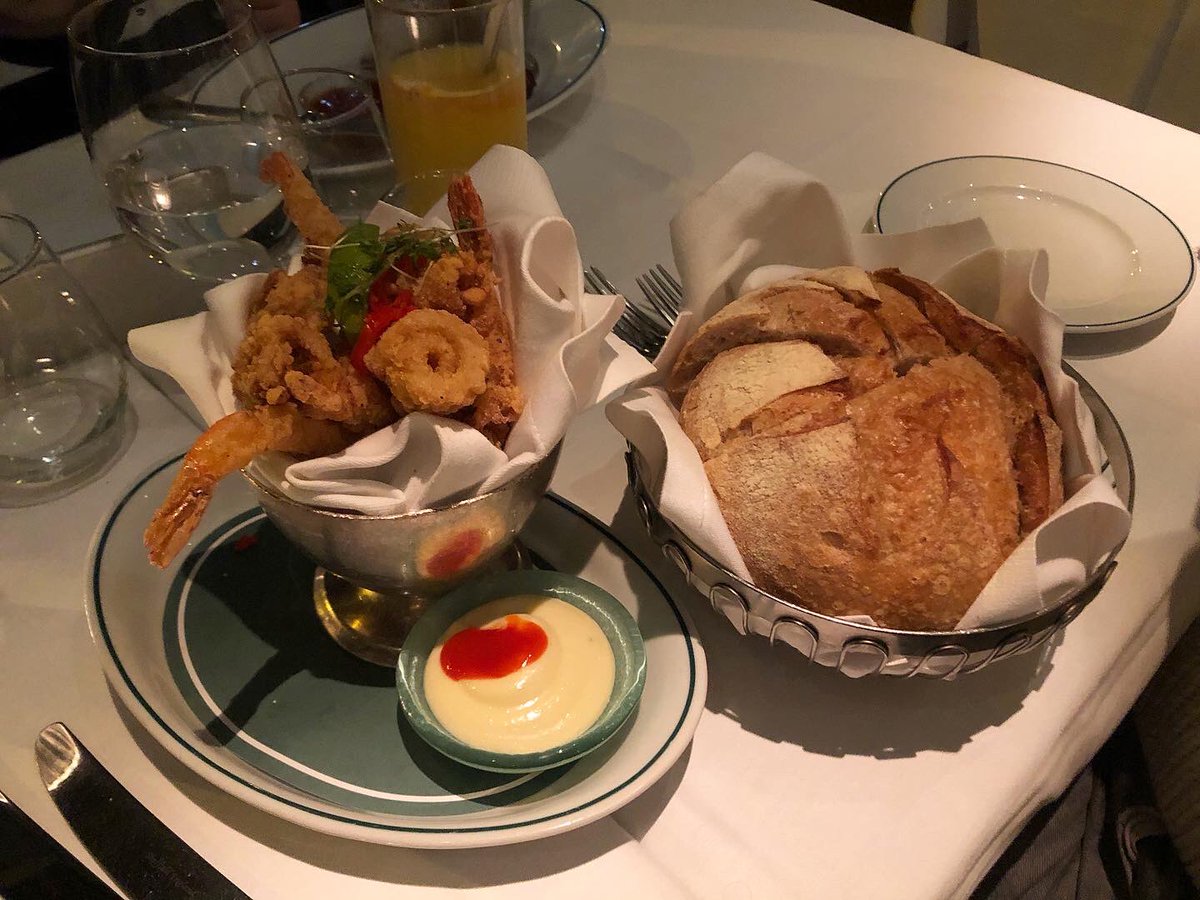 SarahChu's tweet photo. Sunday dinners at the local 🍽 💅🏻 @theivycafe 
#dinner #sundays #weekends #supper #familytime #Tempura #prawns #saltandpepper #squid #wasabi #sauce #Sriracha #sourdough #bread #truffle #parmesan #chips #steak #Blackenedcod #cod #fillet #bananaleaf #fennel #broccoli #mayonnaise https://t.co/qyvvuQdkUO