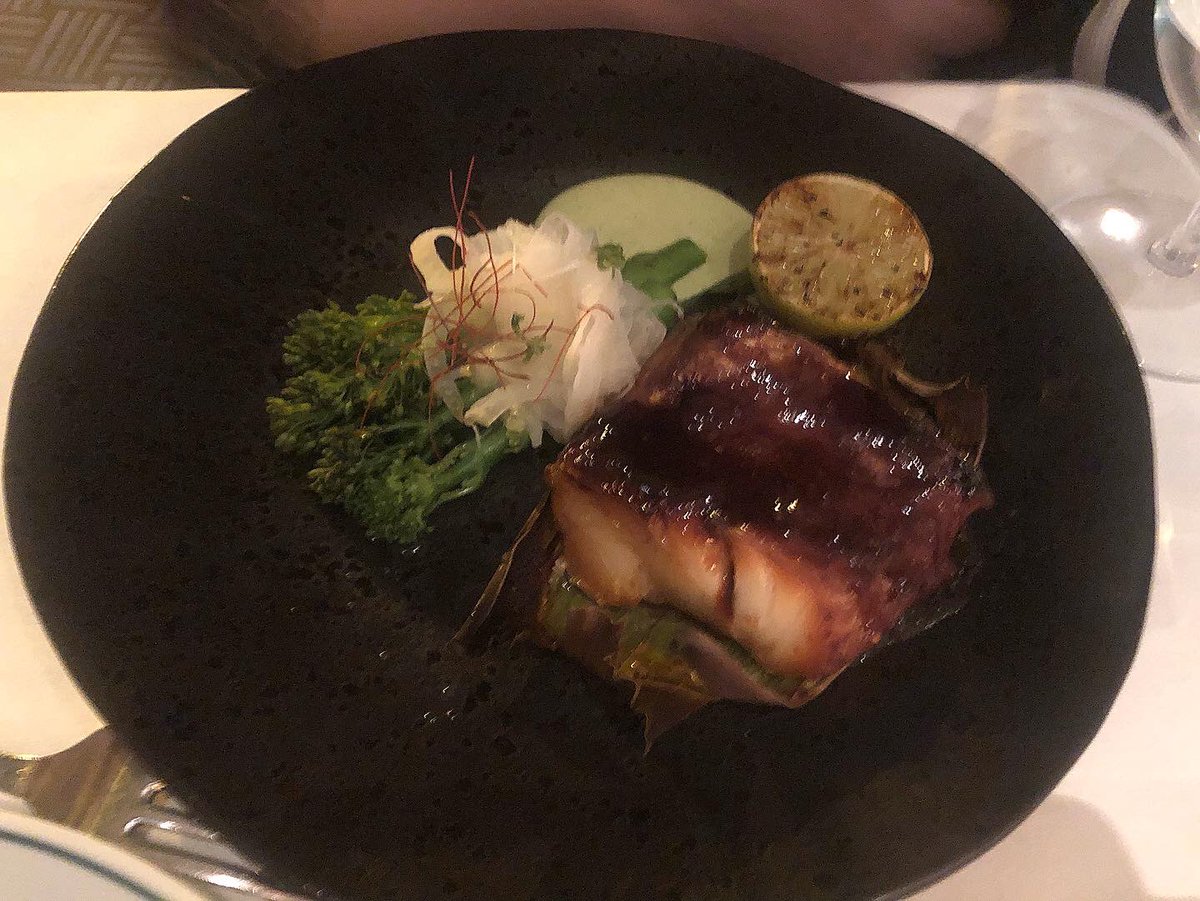 SarahChu's tweet photo. Sunday dinners at the local 🍽 💅🏻 @theivycafe 
#dinner #sundays #weekends #supper #familytime #Tempura #prawns #saltandpepper #squid #wasabi #sauce #Sriracha #sourdough #bread #truffle #parmesan #chips #steak #Blackenedcod #cod #fillet #bananaleaf #fennel #broccoli #mayonnaise https://t.co/qyvvuQdkUO