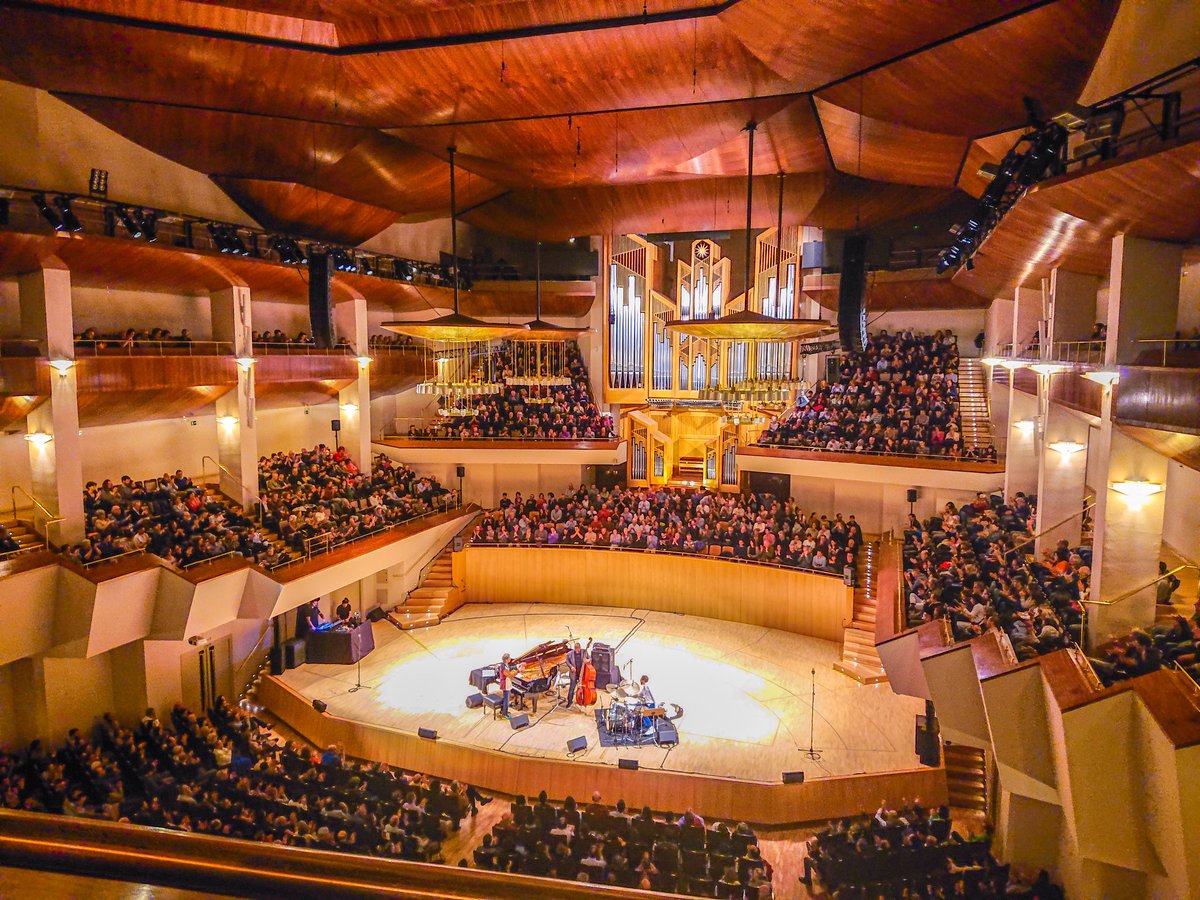 francalvocom's tweet photo. Chick Corea // McBride // Blade 🎹🎸🥁 en el Auditorio Nacional #Madrid Tremendo viaje por el repertorio de Evans, Monk, Duke... #Trilogy2 ⭐⭐⭐⭐⭐ https://t.co/taUJPovigz