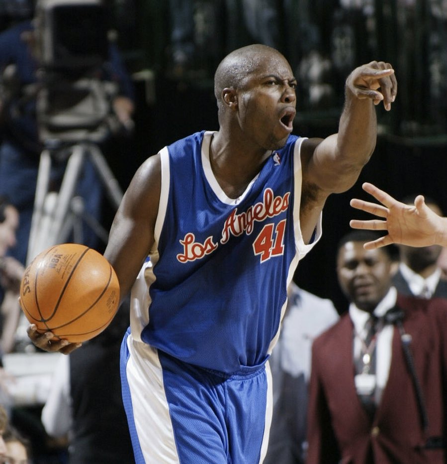 In just his 6th game with the Clippers, Glen Rice hit a 20-footer with time expiring to beat Dallas (December 10, 2003).He played only 12 more games with the  #Clippers, and was waived on January 16, 2004. #NBA  