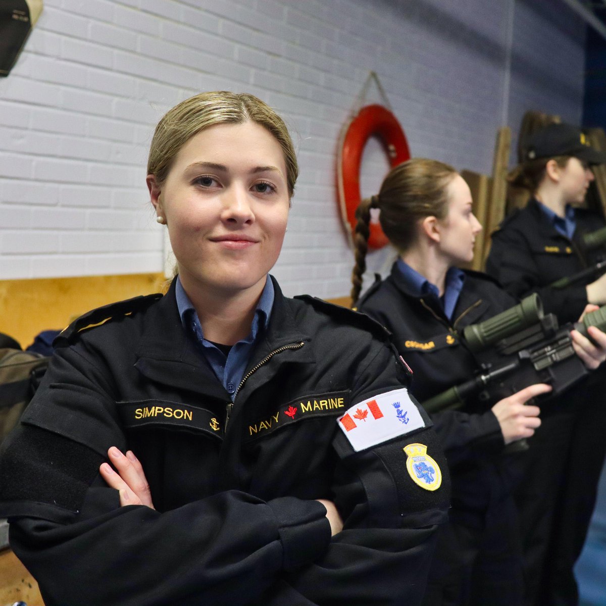 Comd_NAVRES's tweet photo. Nos héroïnes de la #RESNAV🇨🇦 s’habillent en bleu !
#JIF2020 #ElleLaMarine #OnInfluence https://t.co/l4zJmMyY0n
