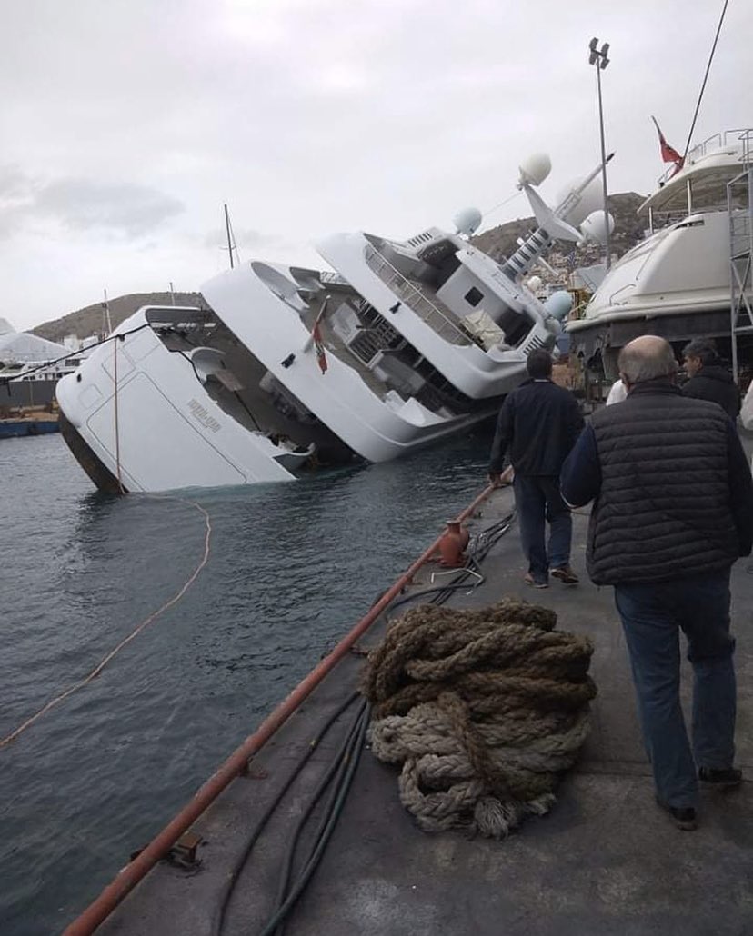 Superyachtfan's tweet image. An #accident happened with the #yacht Nourah of Riyadh

She #capsized at the dock in #Athens, #Greece

She was built at Yachtley in 2008 to a design of Donald Starkey.

Her owner is #Prince #Turki bin Mohamed bin Fahd Al Saud.

More: superyachtfan.com/yacht_nourah-o…

📷 GRS Superyachts