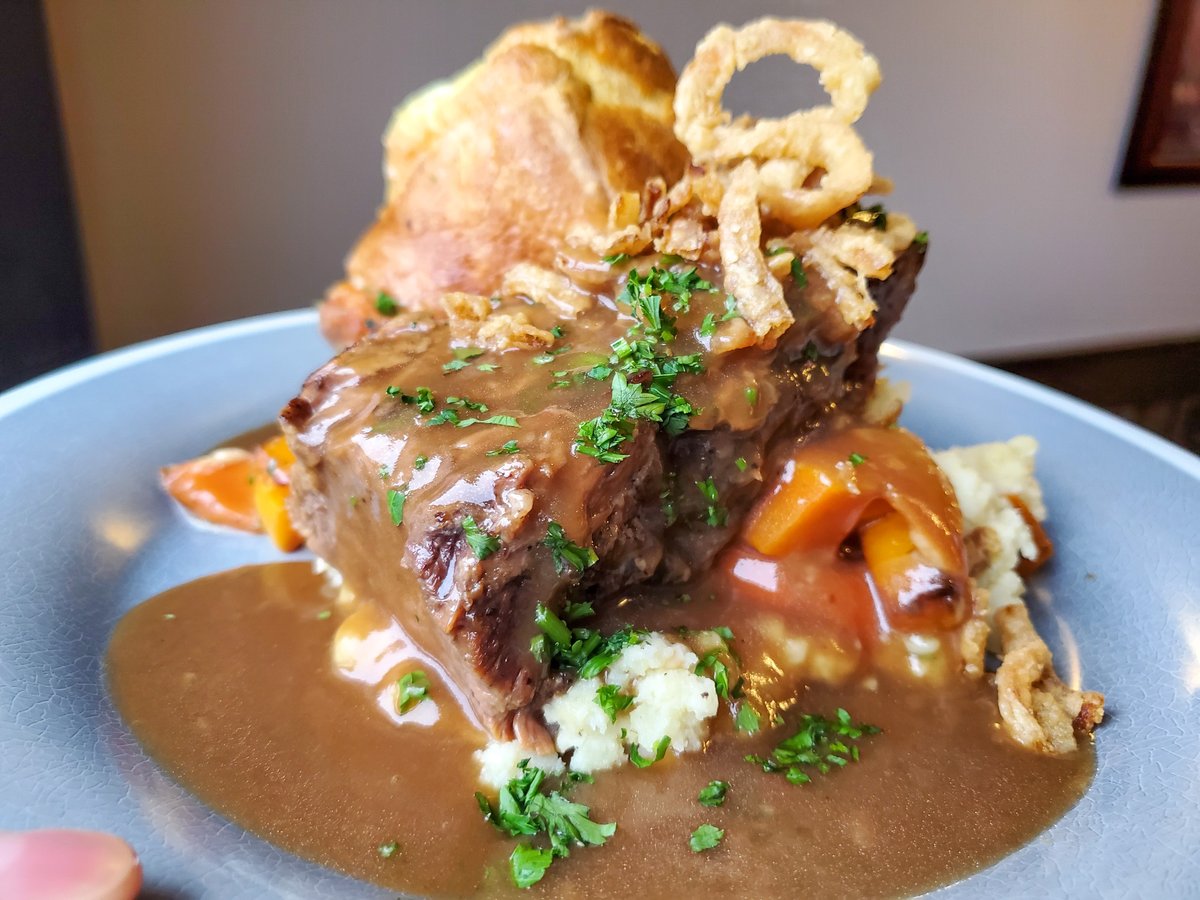 Malt_Barley's tweet photo. What’s your go-to #Sunday comfort food #dinner? Around here we love pot roast with all the fixings! Our Sunday pot roast dinner is available every Sunday after 5pm 😊 #kwawesome #wrawesome #kitchener #waterloo #localpub #kitchenerfoodies #waterloofoodies https://t.co/6wwq9NjVjh
