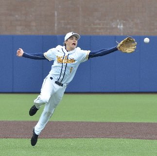 Clarkston_BSBL's tweet photo. Baseball Eve is here....Get to 🛌 early tonight &amp; set those ⏰ so you can jump 🆙 at 4am. Who’s gonna fill this guy’s shoes at SS this year??? #FlashinLeather #Range https://t.co/eOleK1u3w0